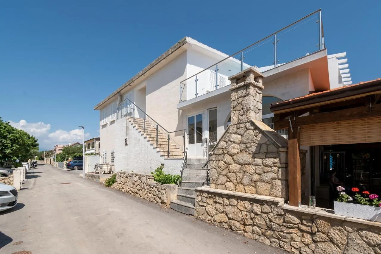 Apartments By The Sea Vir - 21401