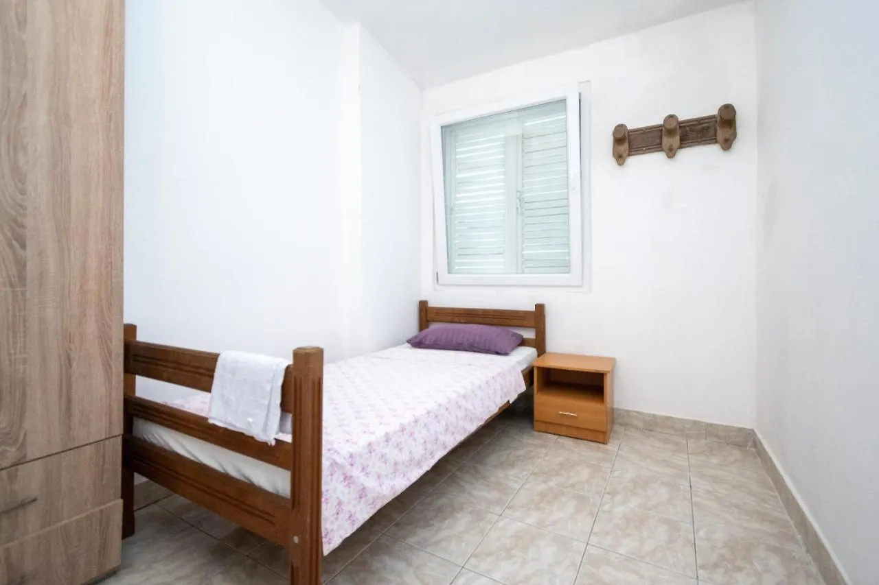Apartments By The Sea Vir - 21401 Croatia