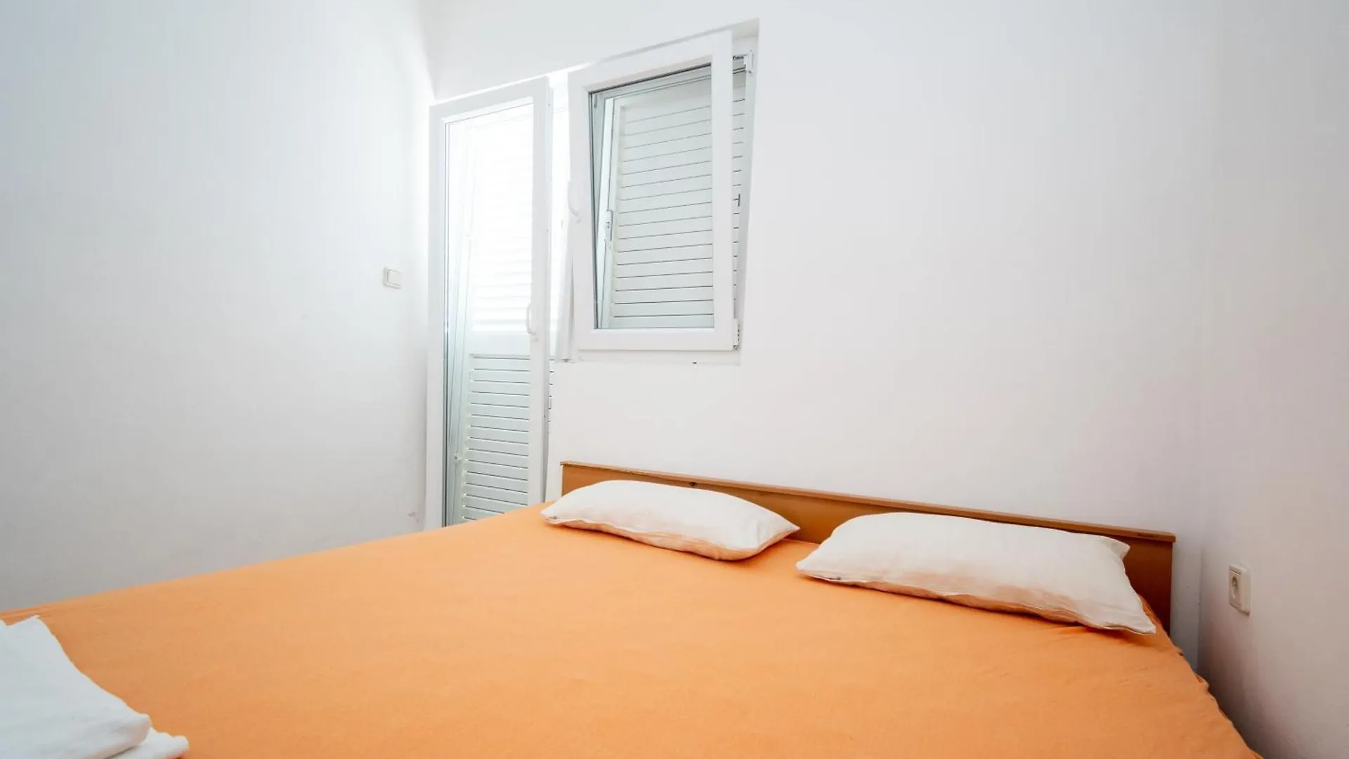 Apartments By The Sea Vir - 21401 Croatia
