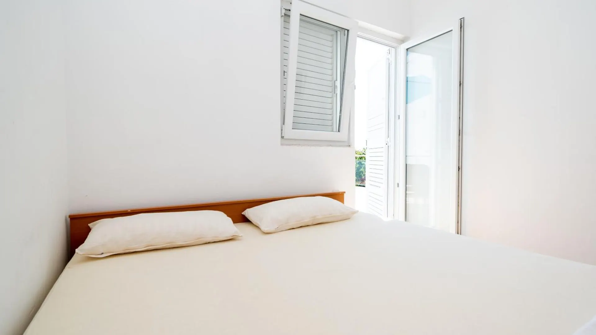 Apartments By The Sea Vir - 21401
